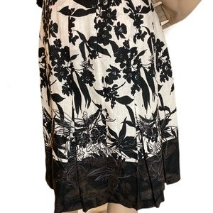 🌟 Beautiful Ann Taylor Pleated Skirt with Embroidery